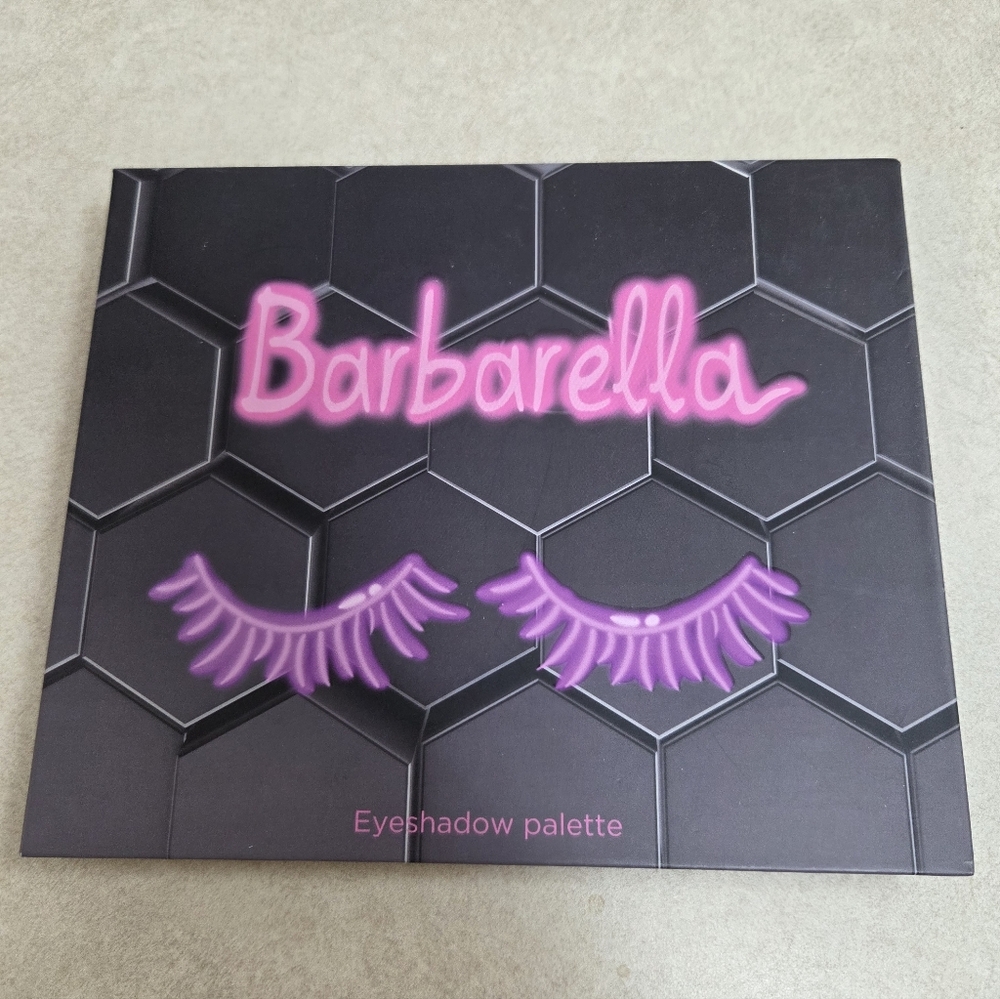 Beebeauty London "Barbarella" Eyeshadow Palette (20 Colors)